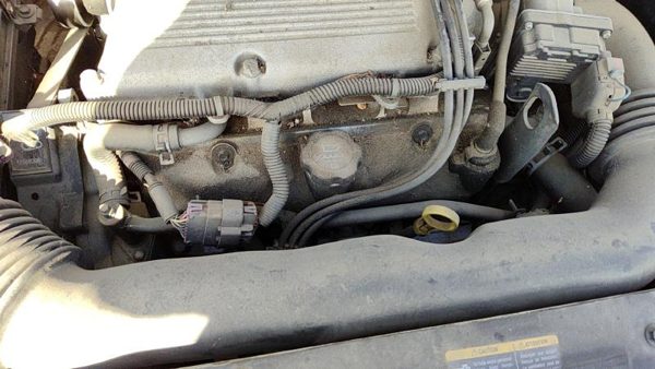 2004-2006 Chevy New Style Malibu Front Valve Cover Oem 3.5L 12578137 — photo 2