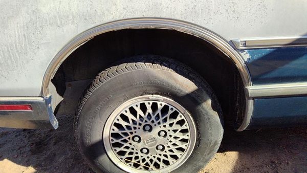 1988-1991 Olds Cutlass Cierra Passenger Right Rear Wheel Flare Moulding Oem Back — photo 1