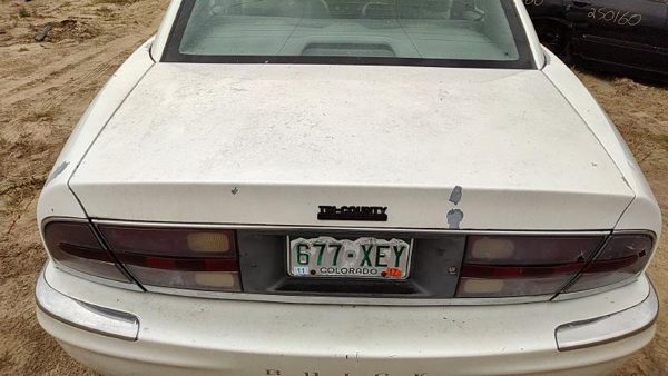 2000 Buick Park Avenue Trunk/decklid/hatch/tailgate White 78U Hail — photo 3