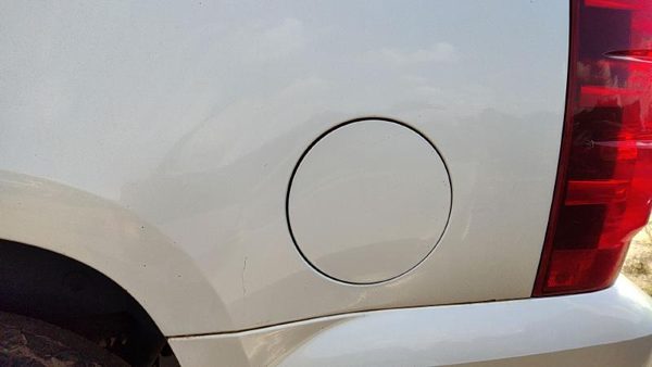 2007-2014 Chevy Tahoe Fuel Tank Door With Hinge Gas Lid Oem Filler Silver U726s — photo 1