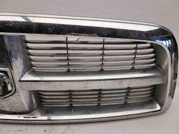 2011 Dpu15 Grille Chrome Surround Chrome Inserts Cracked Pitted Very Usable — photo 7