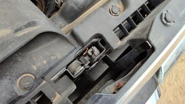 2010-2014 Subaru Legacy Outback Hood Latch Assembly With Bracket Oem — photo 2