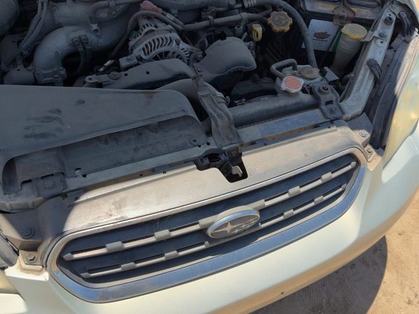 2005-2009 Subaru Legacy Outback Pair Of Upper Radiator Mounts With Brackets Oem — photo 1