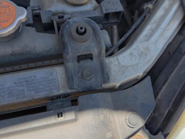 2005-2009 Subaru Legacy Outback Pair Of Upper Radiator Mounts With Brackets Oem — photo 2