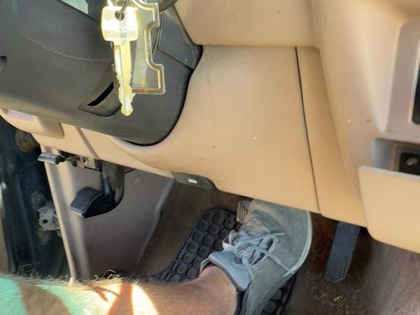 91-94 Ford Explorer 2 Dr Lower Dash Under Column Knee Bolster Trim Panel OEM Tan — photo 4