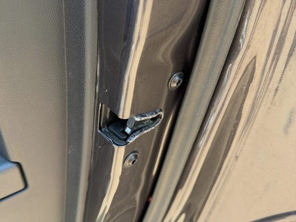 10-15 Chevy Equinox Passenger Right Rear Door Latch With Rods/Cables Oem Back — photo 3