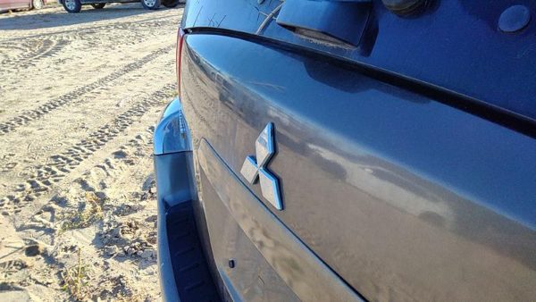 2004 Mitsubishi Endeavor Trunk/decklid/hatch/tailgate C04 Mineral Beige — photo 4