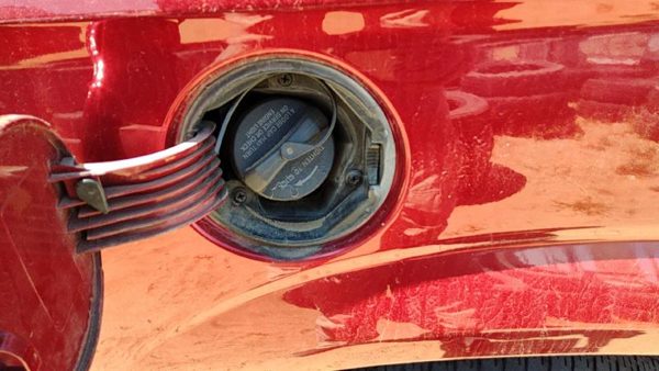 2003-2006 Chrysler Town Country Fuel Filler Neck Assembly With Gas Cap Oem — photo 2