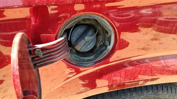 2003-2006 Chrysler Town Country Fuel Filler Neck Assembly With Gas Cap Oem — photo 3