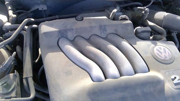 2001-05 Vw Jetta Intake Maniold Upper Lower Pair Set With Throttle Body Oem 2.0L — photo 2