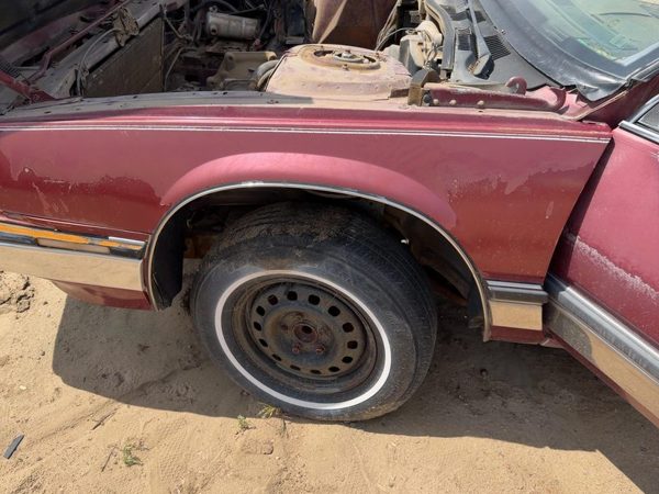 1985-1990 Buick Park Ave Driver Left Front Fender Oem Red 25526541 — photo 1
