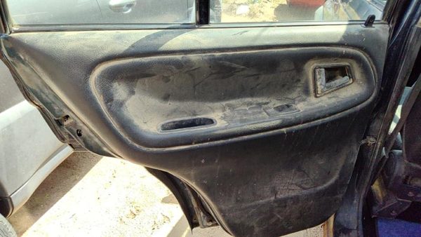 97 Suzuki Sidekick Driver Left Rear Door Trim Panel With Switches Back Gray Gri — photo 1