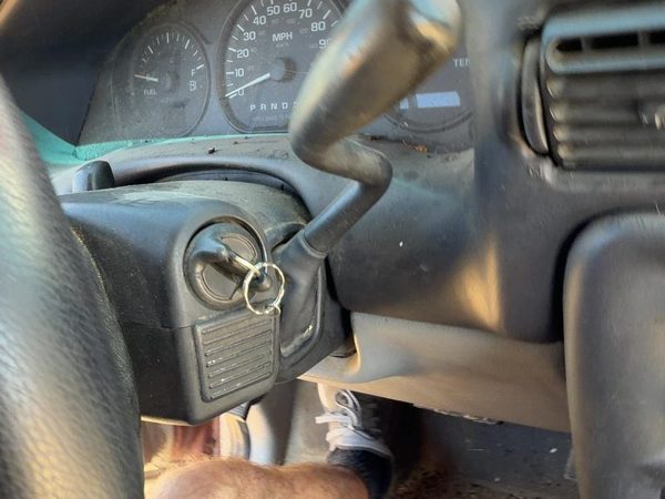 2002-2005 Chevy Venture Steering Column Assembly Oem Gray 14C 26098502 — photo 2