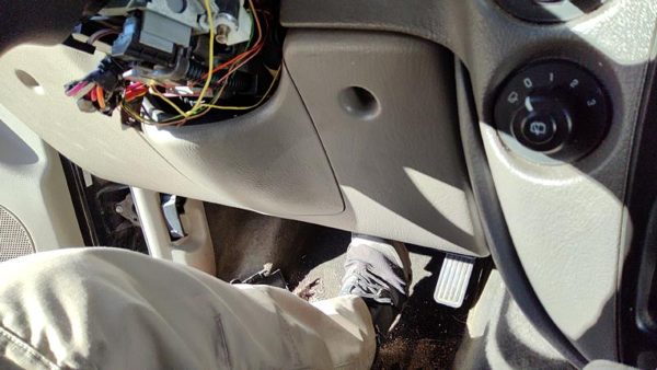 02-03 Trail Blazer Lower Dash Under Column Knee Bolster Trim Panel Gray 95D — photo 4