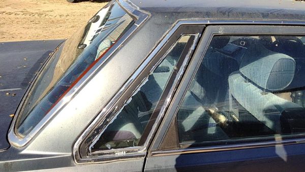 1985-1986 Toyota Camry Passenger Right Rear Quarter Glass Back Side Window Oem — photo 1