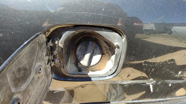 2000-2004 Buick Regal Fuel Filler Neck Assembly With Gas Cap Oem 10415088 — photo 2