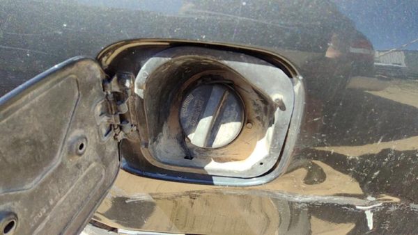 2000-2004 Buick Regal Fuel Filler Neck Assembly With Gas Cap Oem 10415088 — photo 1