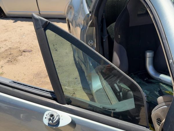 06-12 Eclipse Passenger Right Front Vent Window Small Door Glass With Frame Oem — photo 5