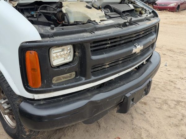 1996-2002 Chevy Express Van 2500 Front Grille Assembly Oem 15037241 — photo 1