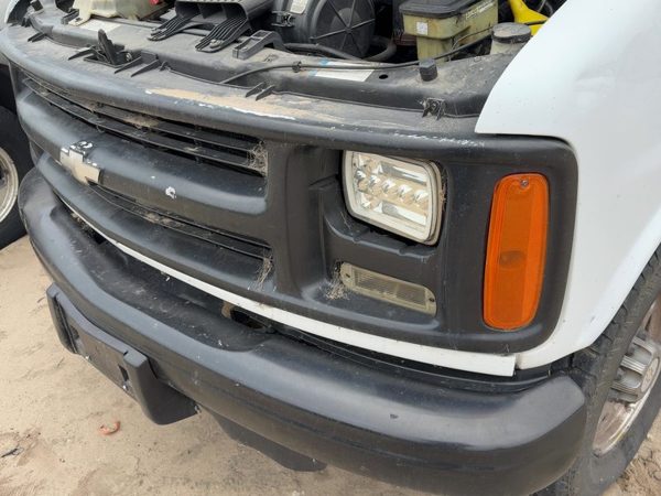 1996-2002 Chevy Express Van 2500 Front Grille Assembly Oem 15037241 — photo 4