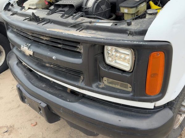 1996-2002 Chevy Express Van 2500 Front Grille Assembly Oem 15037241 — photo 7