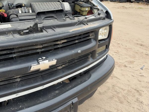 1996-2002 Chevy Express Van 2500 Front Grille Assembly Oem 15037241 — photo 5