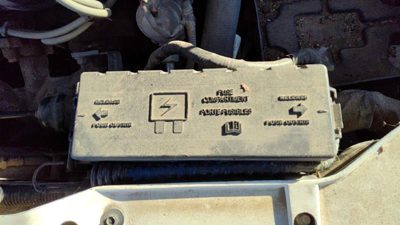2000 Ford Taurus Engine Fuse Box 3.0L YF1Z14A003AA