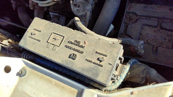 2000 Ford Taurus Engine Fuse Box 3.0L YF1Z14A003AA — photo 3