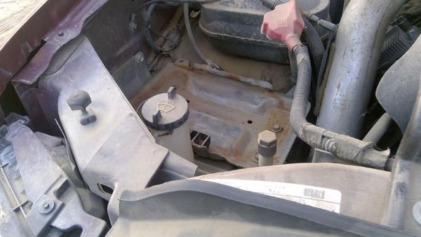 1999-2007 F350 Super Duty Windshield Washer Fluid Reservoir With Pump Wiper Tank — photo 2