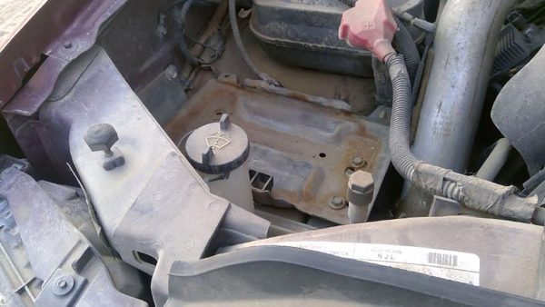 1999-2007 F350 Super Duty Windshield Washer Fluid Reservoir With Pump Wiper Tank — photo 3