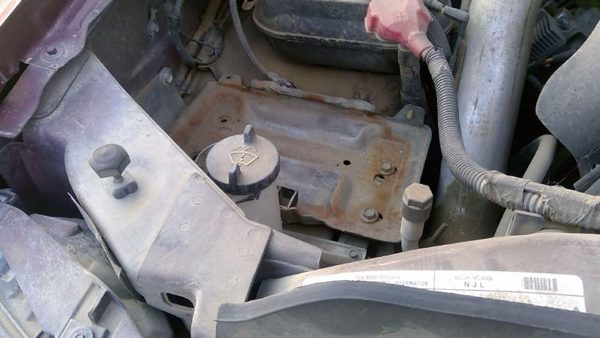 1999-2007 F350 Super Duty Windshield Washer Fluid Reservoir With Pump Wiper Tank — photo 6