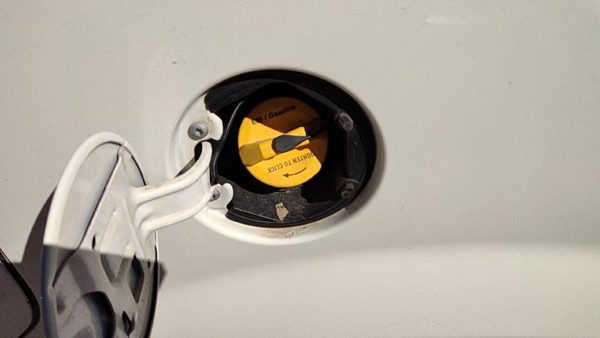 2008-2011 Dodge Grand Caravan Fuel Filler Neck Assembly With Gas Cap Oem — photo 2