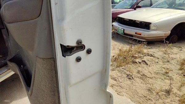 1995-2005 S10 Blazer Passenger Right Front Door Latch With Rods/Cables Oem — photo 2