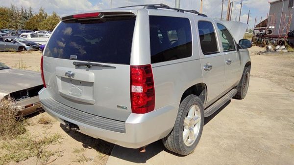 2010 Chevy Tahoe — vehicle photo 3