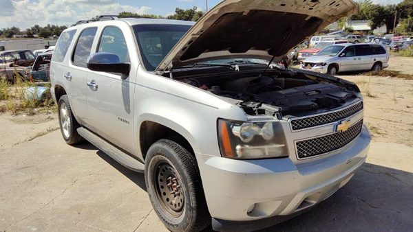 2010 Chevy Tahoe — vehicle photo 2