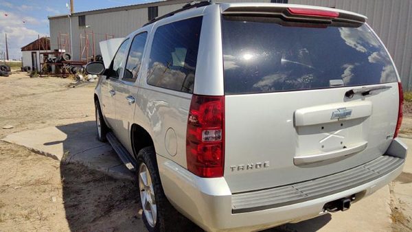 2010 Chevy Tahoe — vehicle photo 4