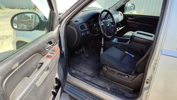 2010 Chevy Tahoe — vehicle photo 6