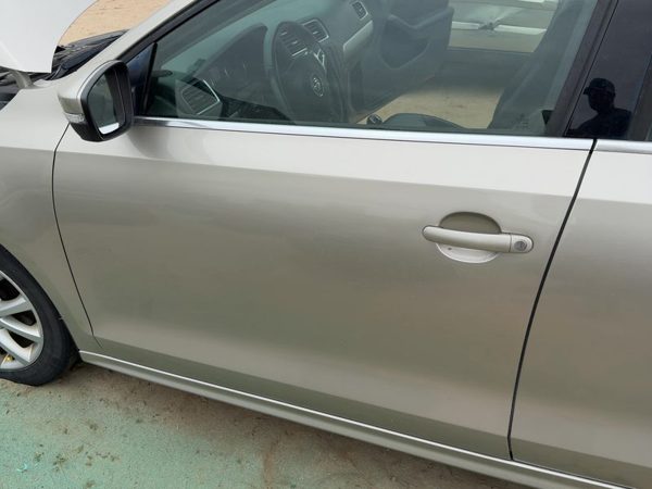 2014 Volkswagen Jetta Front Door LH Beige — photo 1