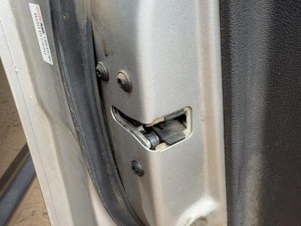 2005-2007 Ford Fivehundred Driver Left Front Door Latch With Rods/Cables Oem — photo 3