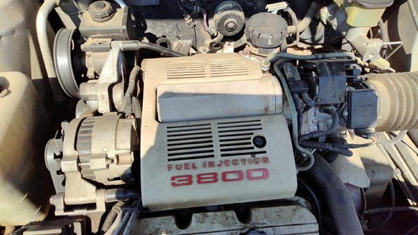 1990 Oldsmobile Delta 88 Engine Cover 3.8L — photo 2