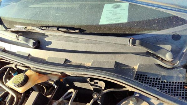2005 Mazda 3 Driver Left Windshield Wiper Arm OEM Blade Lever BP4K67421 — photo 1