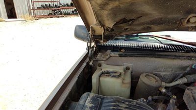 1997 Chevy Pickup 2500 Hood Hinge RH Silverado Gold 55U