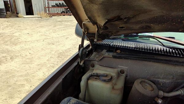 1997 Chevy Pickup 2500 Hood Hinge RH Silverado Gold 55U — photo 5
