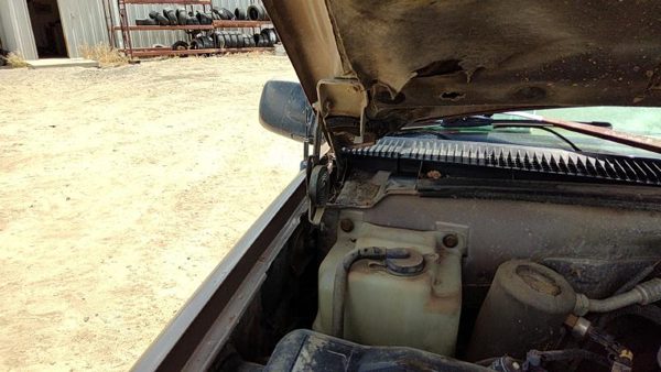 1997 Chevy Pickup 2500 Hood Hinge RH Silverado Gold 55U — photo 3
