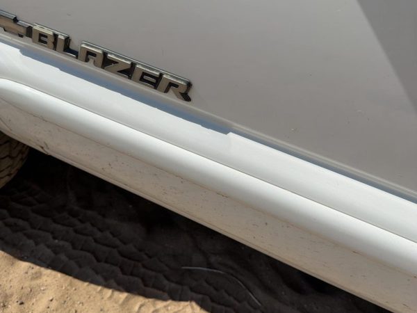 02-05 S10 Blazer Driver Left Front Moulding From Door Oem Trim Strip White 50U — photo 8