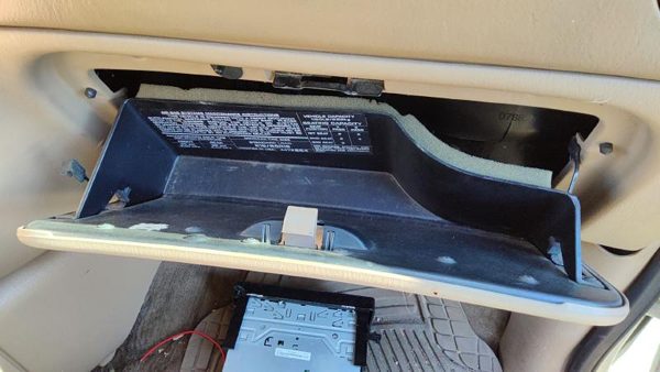 96-00 Town & Country Glove Box Assembly Complete Door With Latch Oem K5 Camel — photo 3