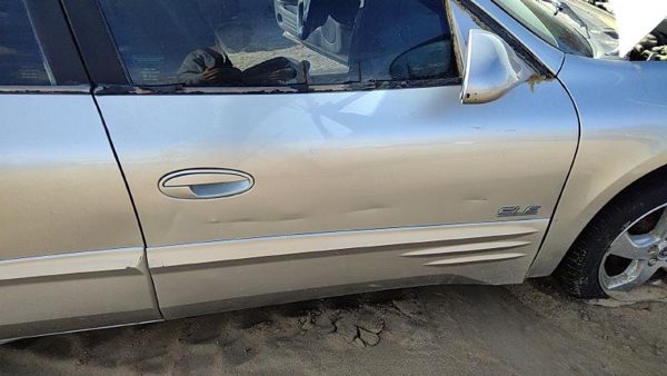 2004 Pontiac Bonneville Front Door RH Silver 67U — photo 2