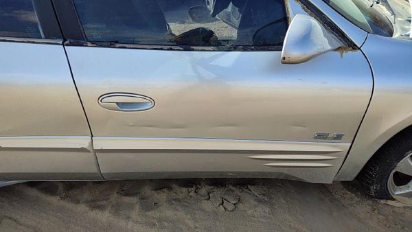 2004 Pontiac Bonneville Front Door RH Silver 67U — photo 3