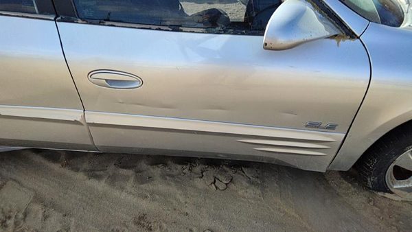 2004 Pontiac Bonneville Front Door RH Silver 67U — photo 4