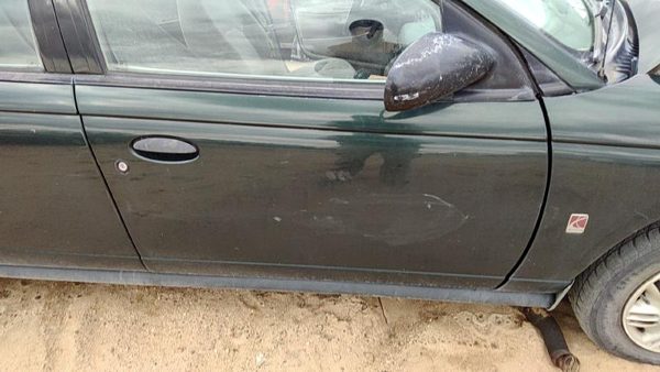 1996 Saturn Sl1 Front Door RH Green — photo 3